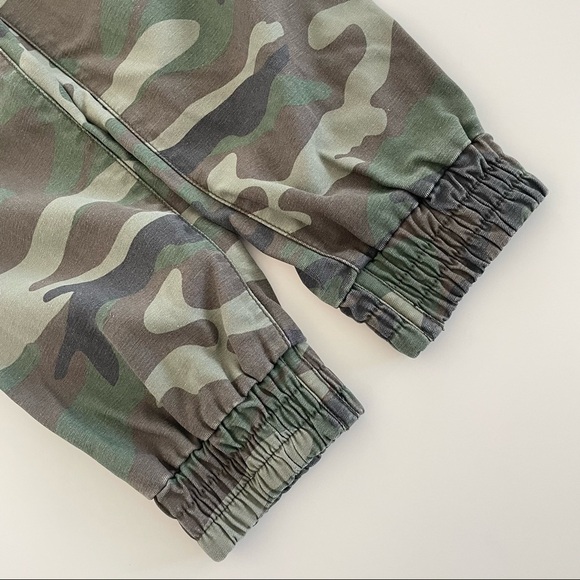 ⭐️HP⭐️ Aritzia TNA Alix Camouflage Joggers Pant - Picture 9 of 11
